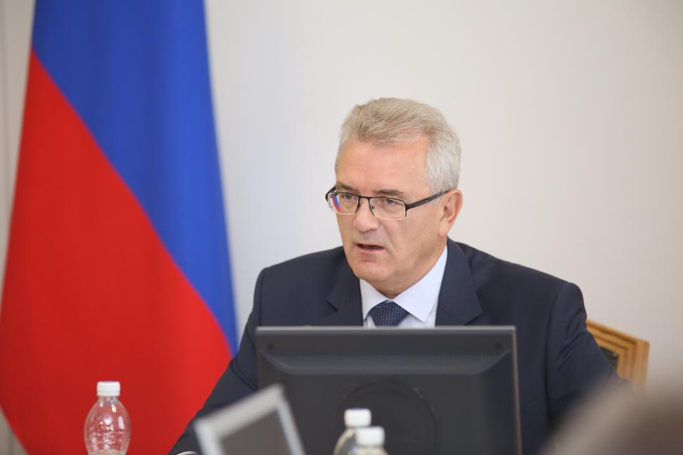 Глава области поставил задачу обеспечения медиков благоустроенным жильём