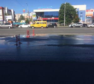 "Асфальт потек, словно растаявший шоколад". Кто ответит за коммунальный провал на Суворова?