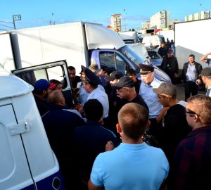 На пензенском рынке полицейские задержали 20 иностранцев-нелегалов
