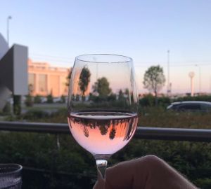 «Люди травятся. Мы совершили ошибку». К чему приведут ограничения продажи алкоголя