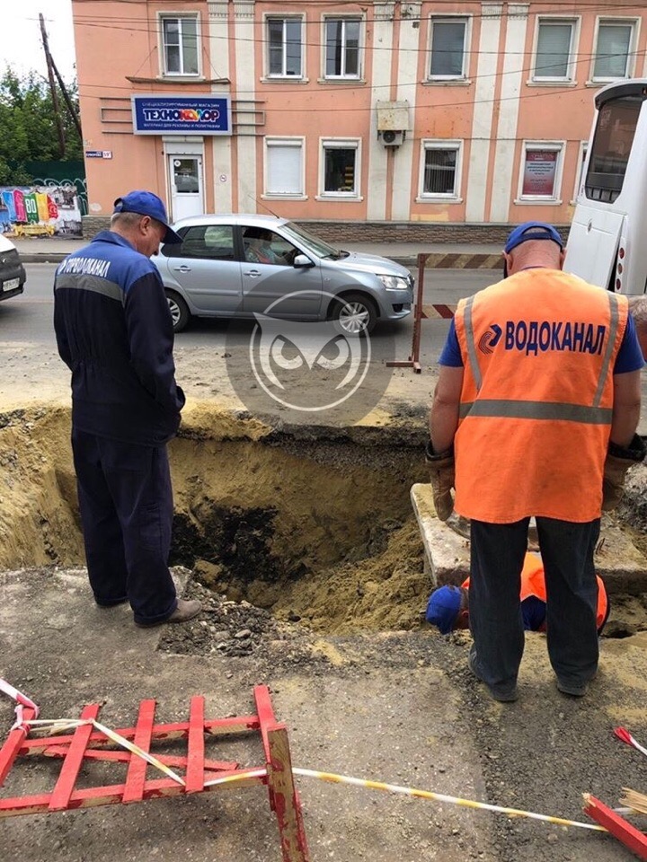 «Черные дыры поглощают Пензу» Автолюбители обсуждают очередной провал асфальта на Суворова