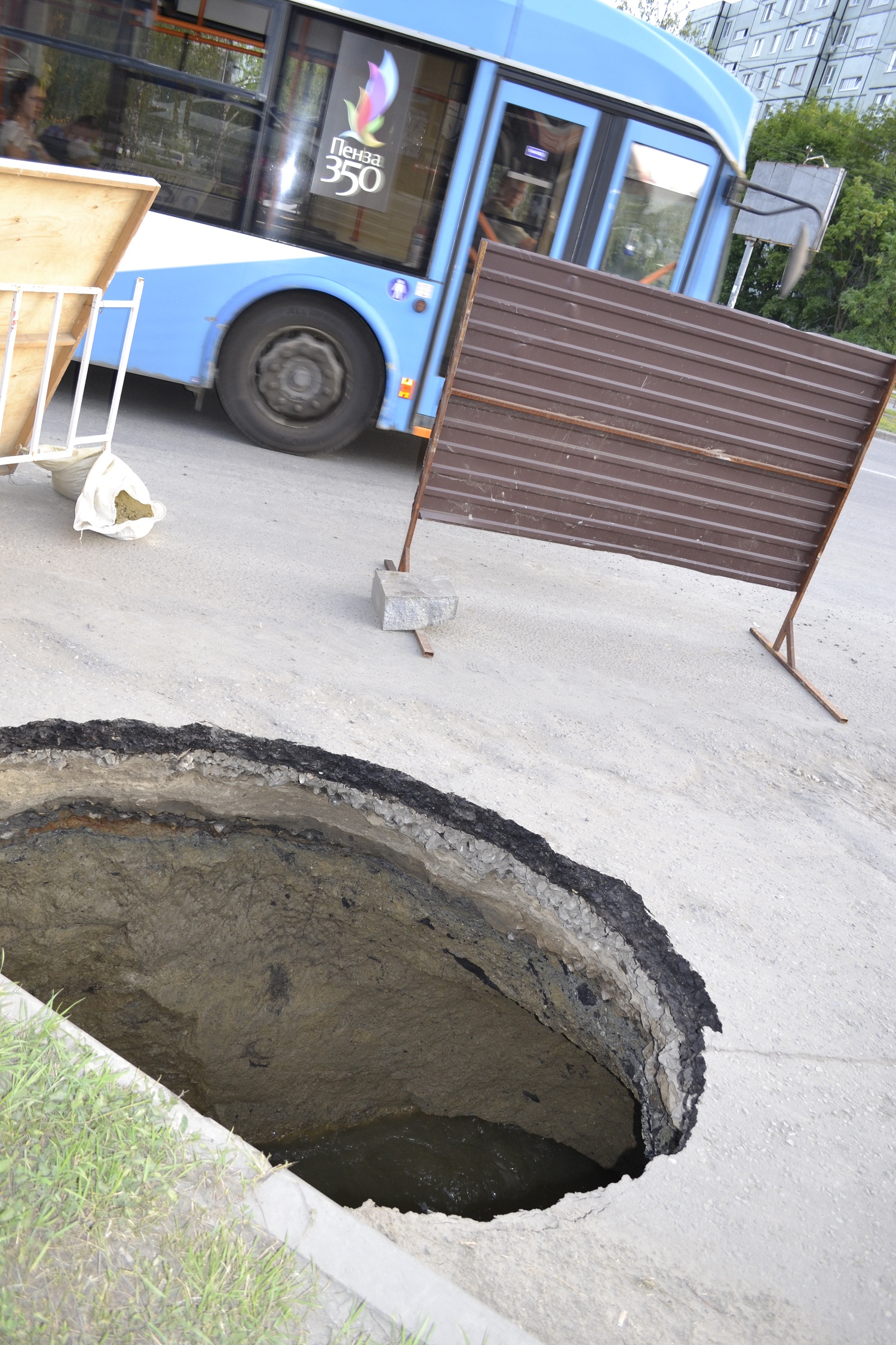Зачем врать? Пензенцев ввели в заблуждение относительно провалов на проспекте Строителей