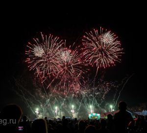 Небо над Спутником озарилось огнями лучших пиротехнических команд страны