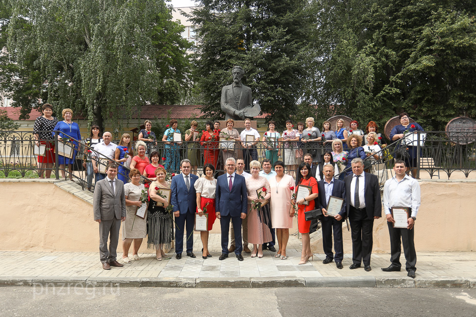 Сотрудники ГК «Дионис» получили награды губернатора и Законодательного собрания Пензенской области