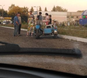 Кузнецкий мотоциклист выжил после жуткой аварии с легковушкой