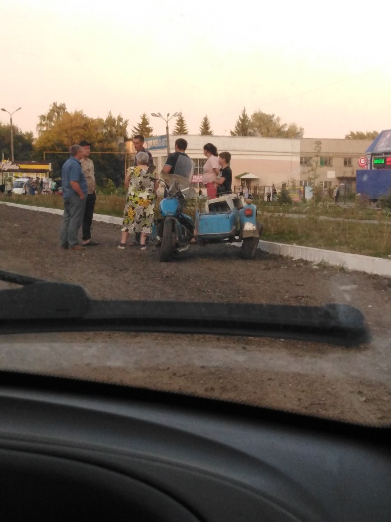 Кузнецкий мотоциклист выжил после жуткой аварии с легковушкой