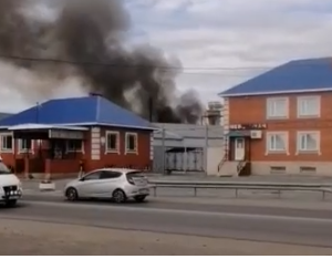 Пожар на мебельной фабрике в Кузнецке: жертв удалось избежать