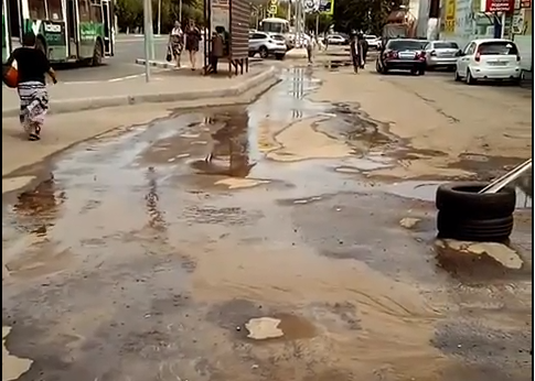 На Карпинского в Пензе случился новый коммунальный потоп. Видео