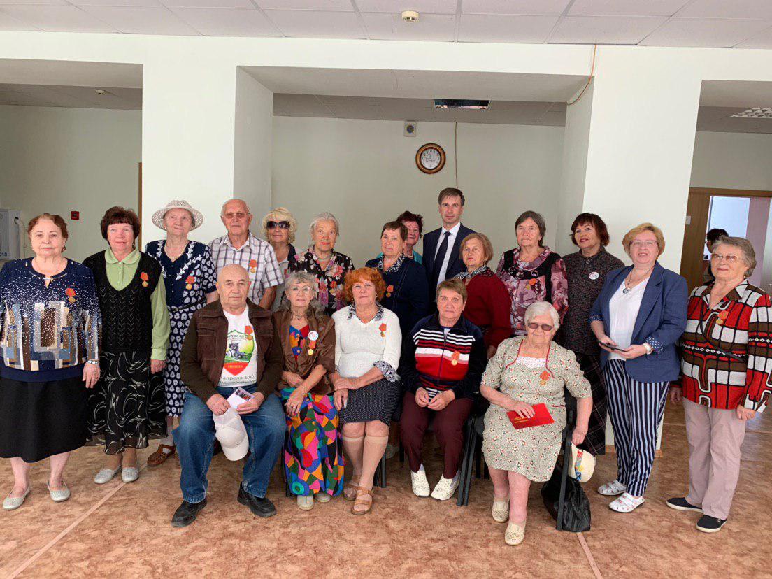 Участников проекта "Дети войны" наградили "Народными медалями"