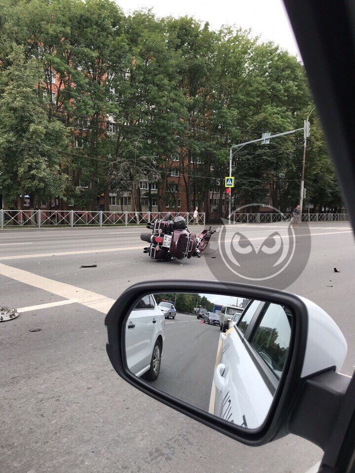 В Пензе мотоциклист выжил после столкновения с легковушкой
