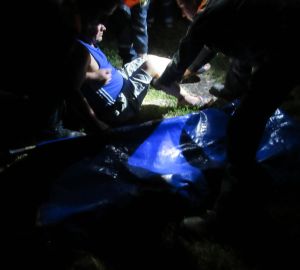 Пензенские спасатели несли дачника на носилках до "скорой"