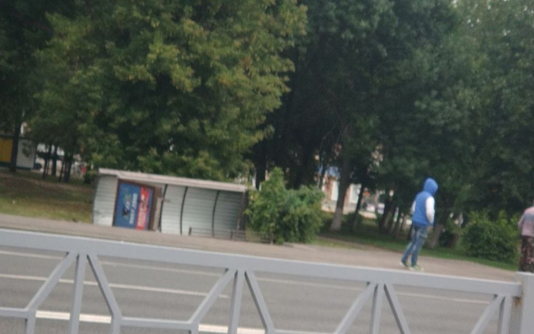 Стало известно, кто «сдул» остановочный павильон на Суворова