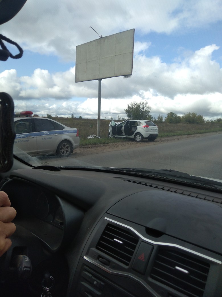 Вторая за два дня: в Кузнецке еще один автолюбитель влетел в столб