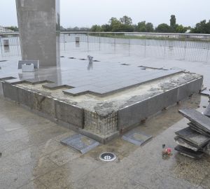 В Пензе разрушена облицовка постамента Ростка на набережной