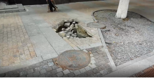 В Пензе на пешеходной улице образовался провал