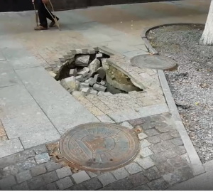 В Пензе на пешеходной улице образовался провал