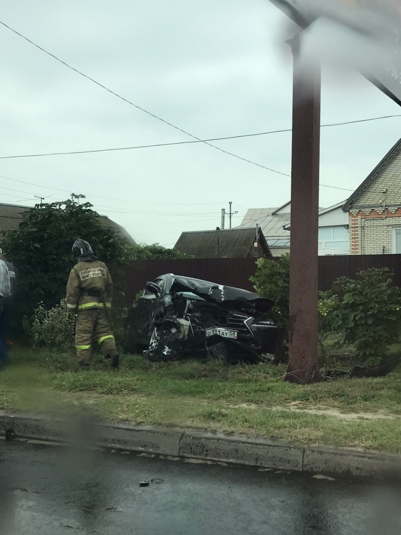Иномарки превратились в груду металла: стали известны подробности аварии на улице Победы в Кузнецке