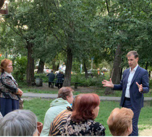 Иван Краснов обсудил с жителями вопрос организации мест для выгула домашних питомцев