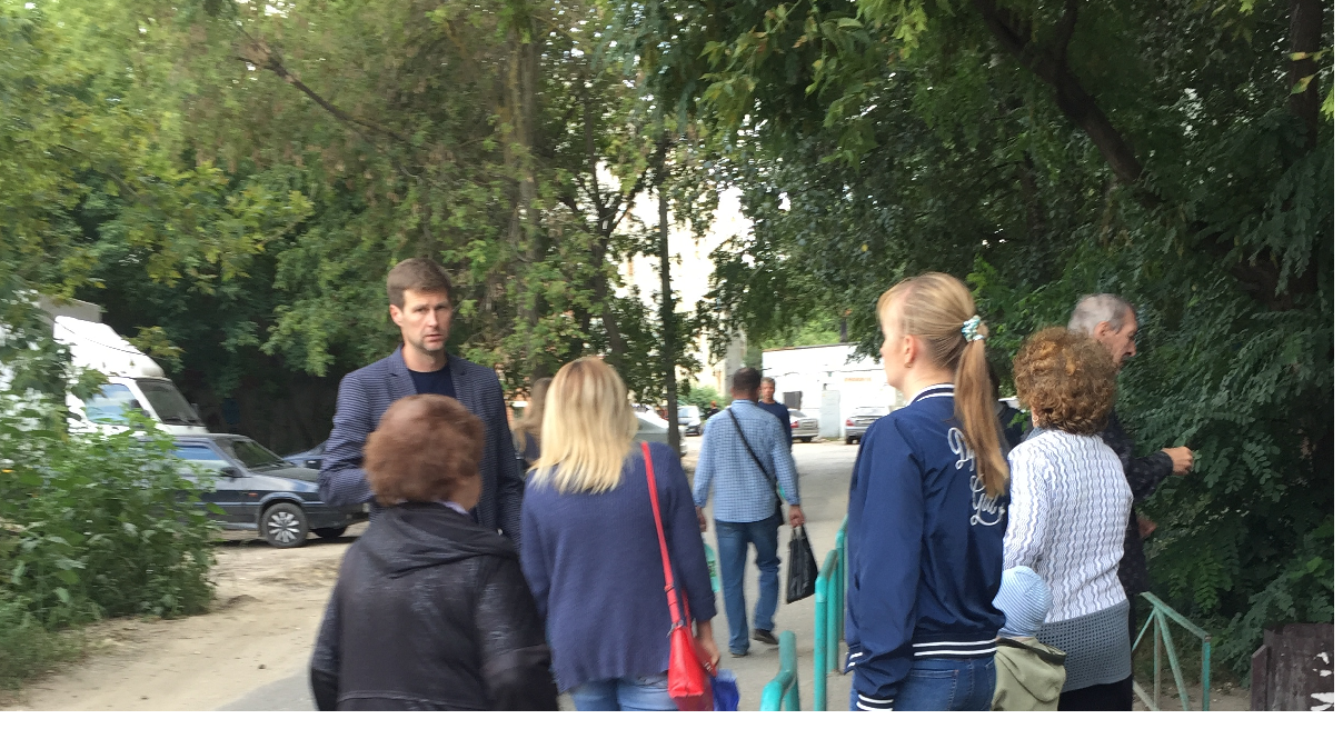 Жители Терешковой,10 попросили Бориса Панина взять на контроль вопрос капремонта их дома