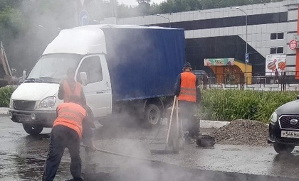 Пензенским дорожникам запретили укладывать асфальт в лужи