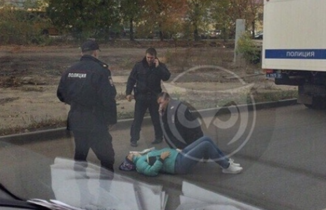 Кто сбил девушку-пешехода? В соцсетях обсуждают ДТП с автозаком