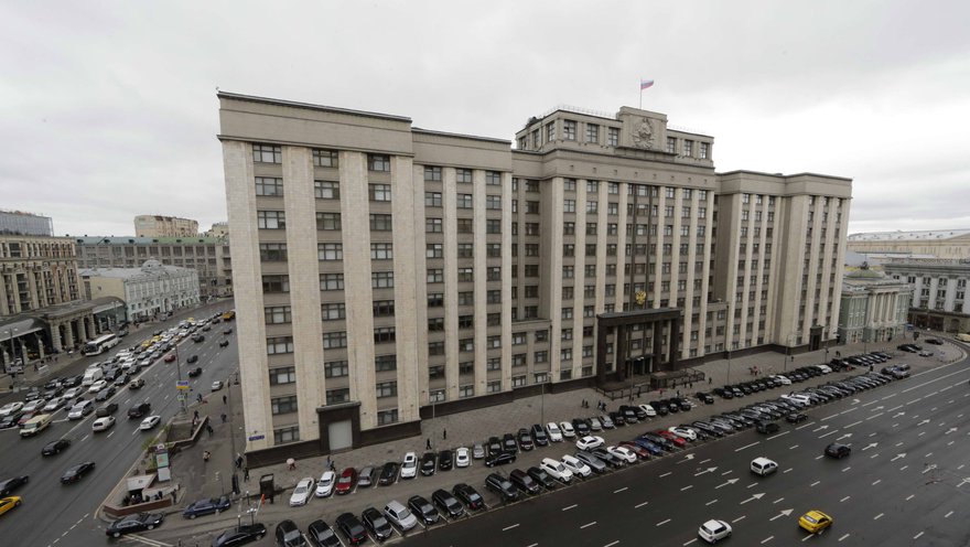 Дума поддержала законопроект об электронных трудовых книжках