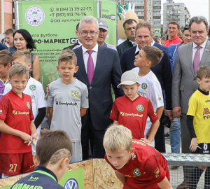 Губернатор Иван Белозерцев посетил фестиваль «Доброе сердце» на Юбилейной площади