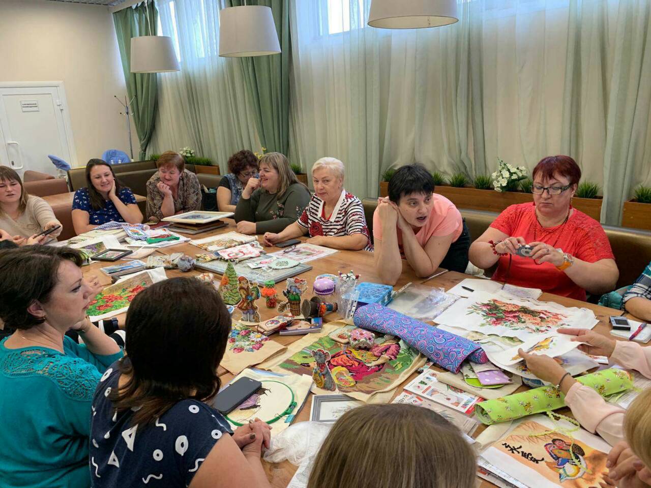 В семейном кафе «Донна» состоялась встреча пензенских мастериц вышивки