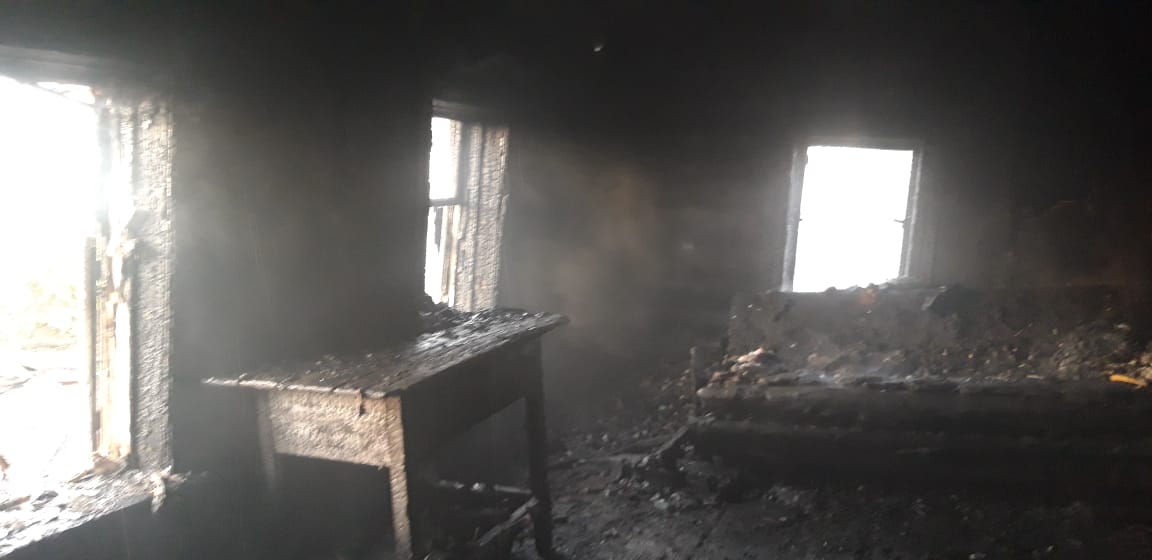 В Пензенской области пожарные вывели женщину из горящего дома