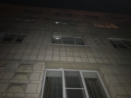 В Заречном из окна пятого этажа выпал малыш