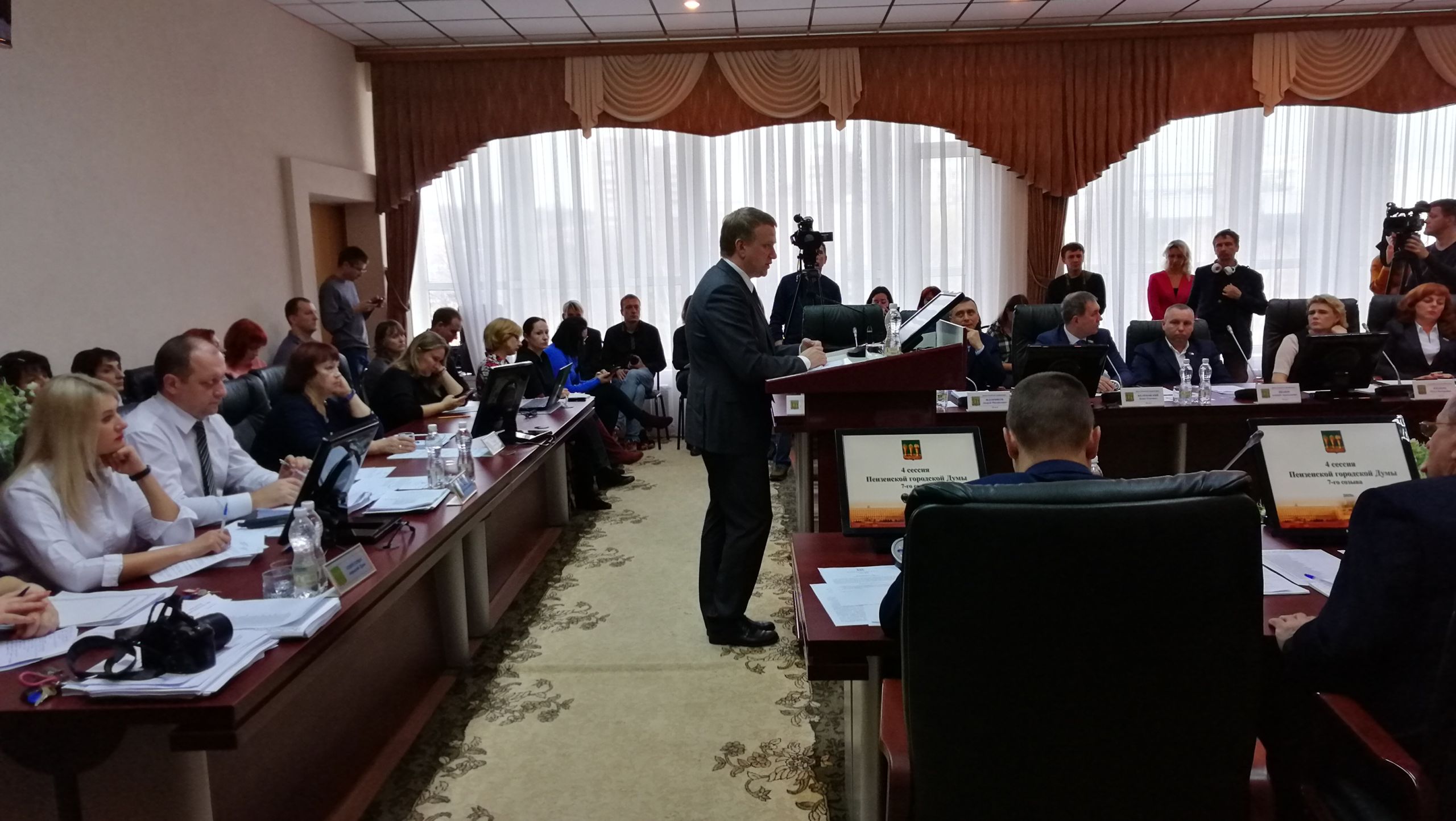 Мэра Пензы выбрали тайным голосованием на бумажных бюллетенях