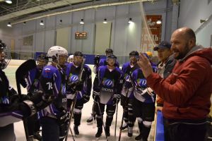 Сборная «Дионис» по хоккею одержала первую победу в сезоне