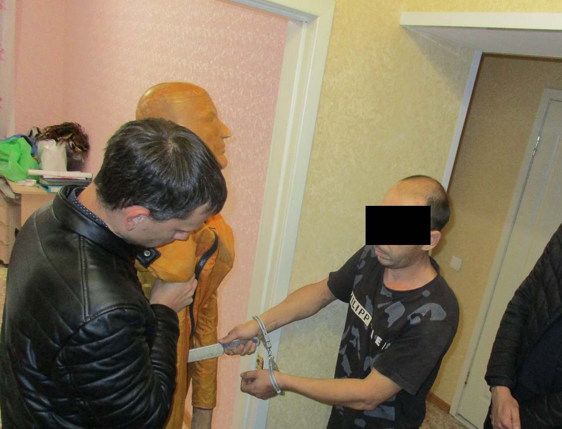 Трагедия в Кузнецке: молодой мужчина расправился со знакомой и ранил сожительницу