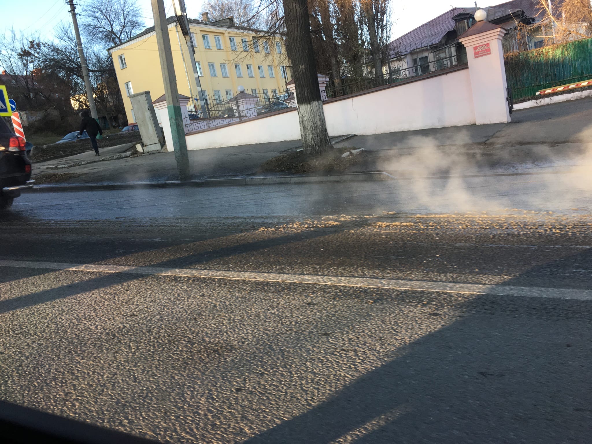 Центральные дороги Пензы превращаются в каток – всему виной прорыв трубы