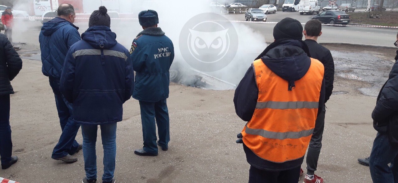 В Пензе автомобиль «провалился под землю»