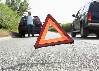 В Каменском районе мужчина бегал по центру трассы и оказался под колесами