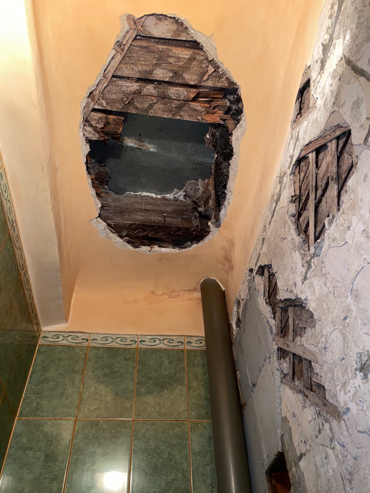 В Пензе в доме на Ударной рухнул потолок – причиной стала халатность при капремонте