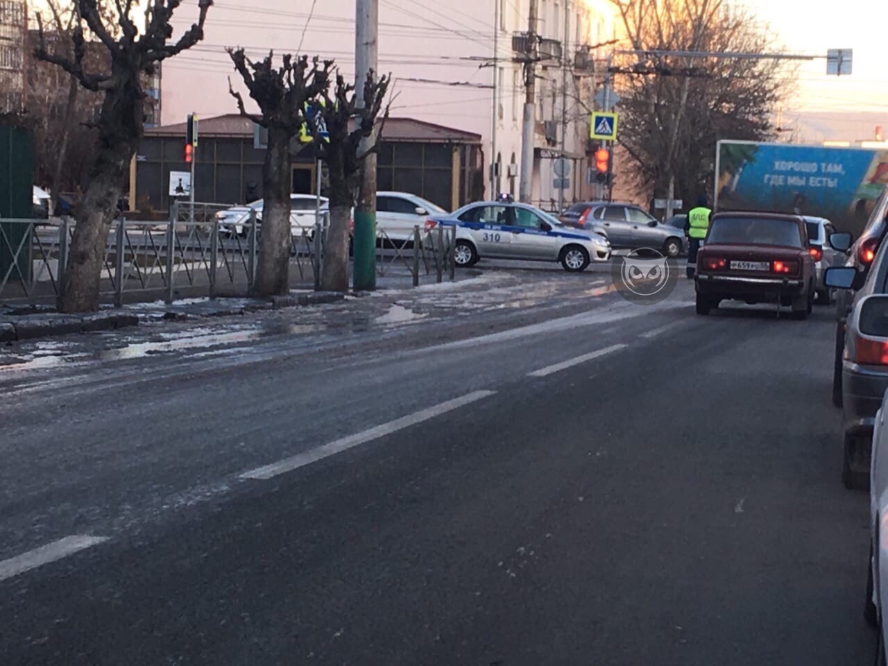 Жители Пензы предупреждают автомобилистов о коммунальной аварии на улице Свердлова