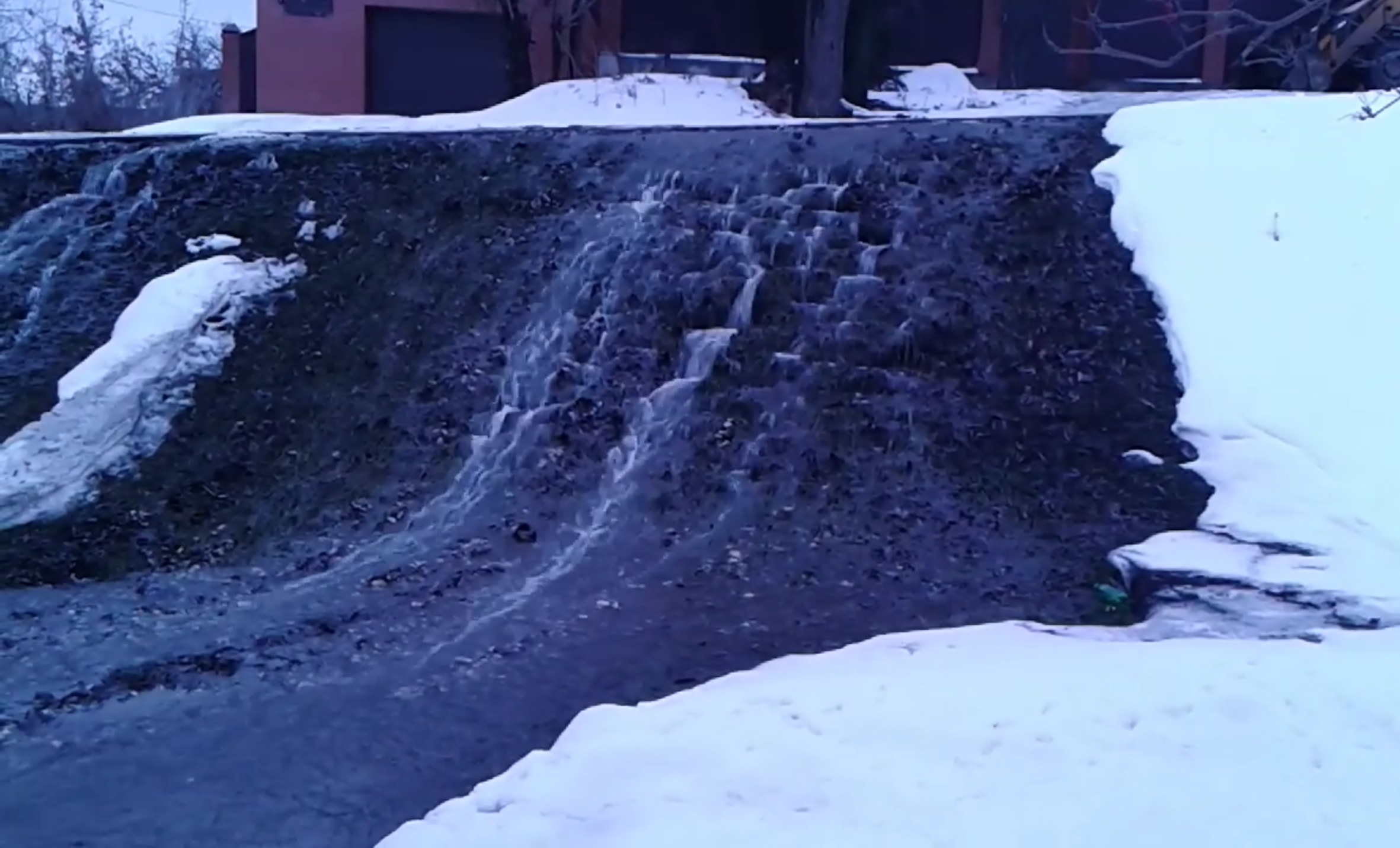 Коммунальное ЧП: Жители Бугровки остались без холодной воды