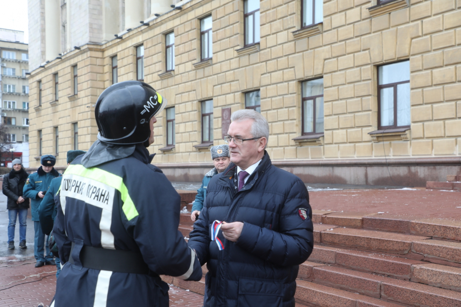 Пензенским спасателям вручили ключи от новых пожарных машин