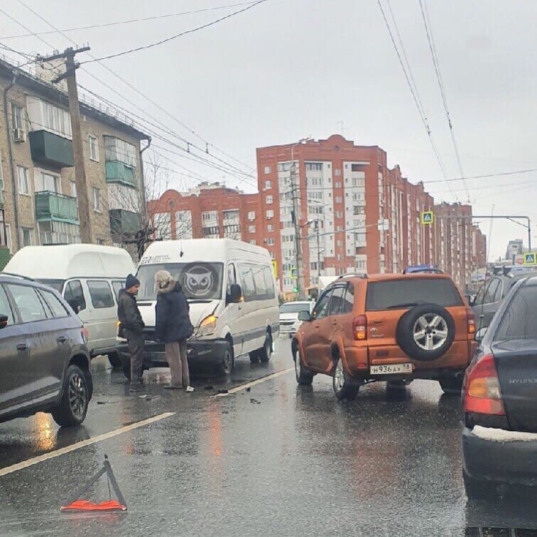 В центре Пензы «маршрутка» попала в ДТП