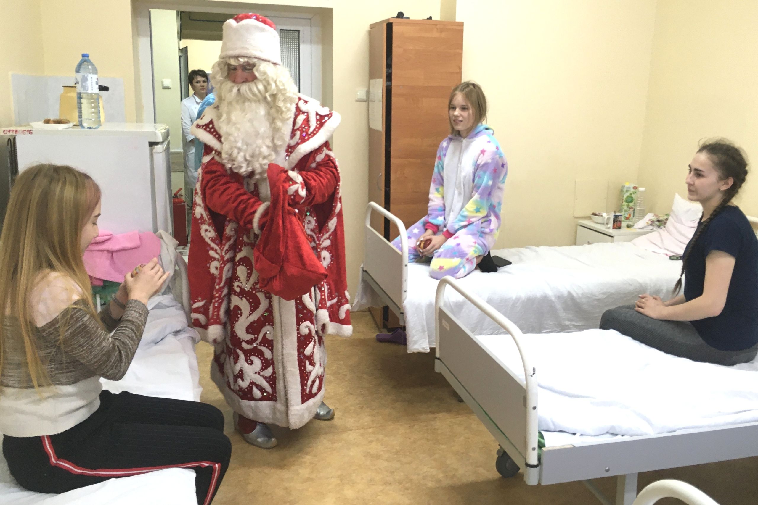 В Пензе Дед Мороз поздравил маленьких пациентов больницы