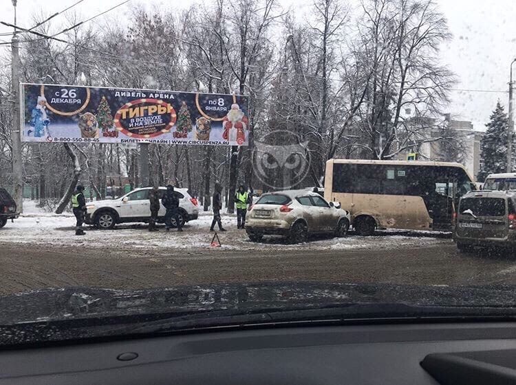 В Пензе в ДТП столкнулись четыре авто