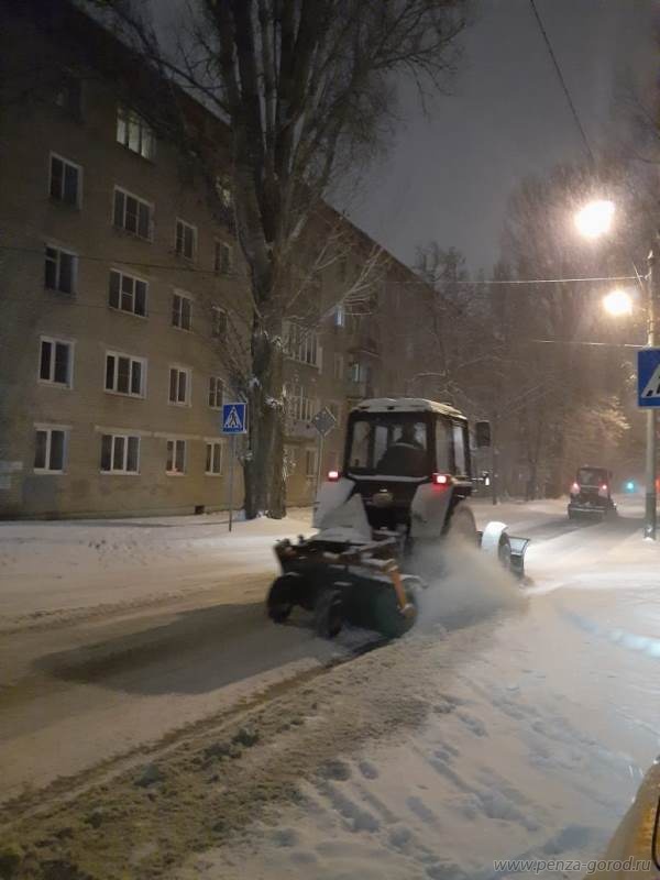 В Пензе 76 спецмашин очистили дороги от снега