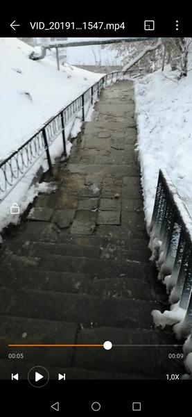 Жители Пензы не могут попасть к храму – лестницу залило водой из колодца