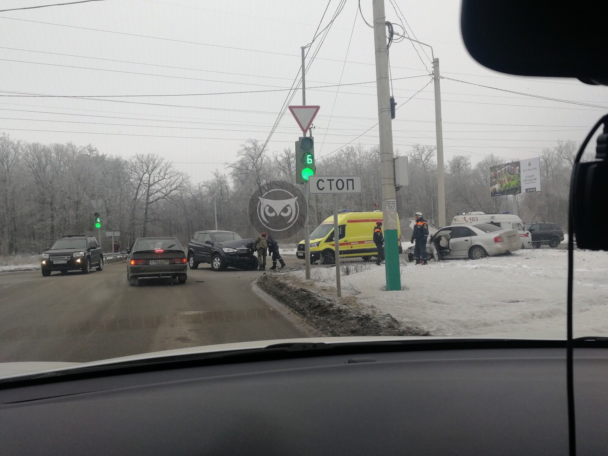 В Пензе у «Дизель-Арены» дорогу не поделили два автомобиля