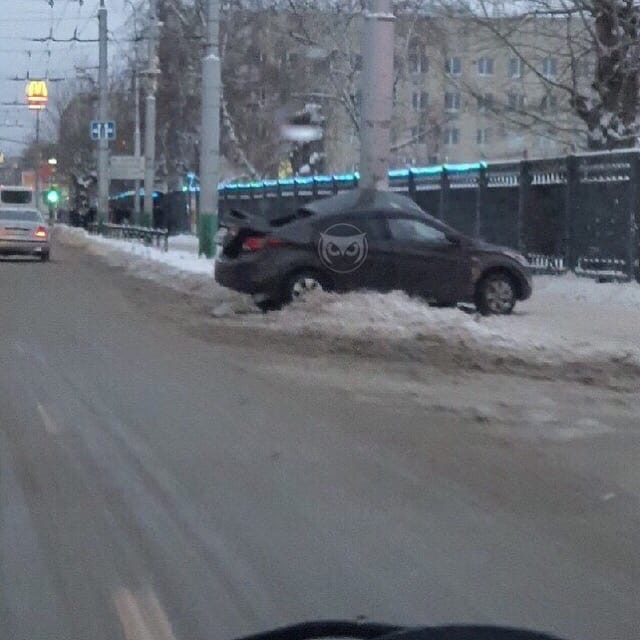 В Пензе водителя иномарки зажало в автомобиле