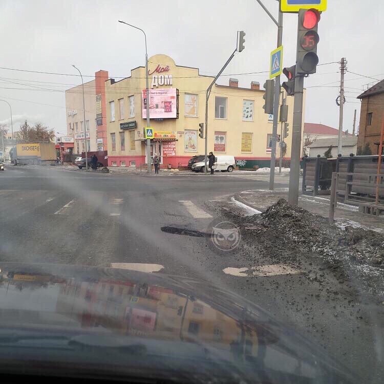 Пензенцы предупредили автомобилистов о дыре в дороге