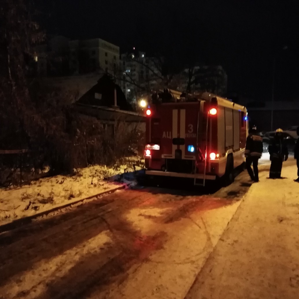 В Пензе ночной пожар на Богданова тушили 17 человек