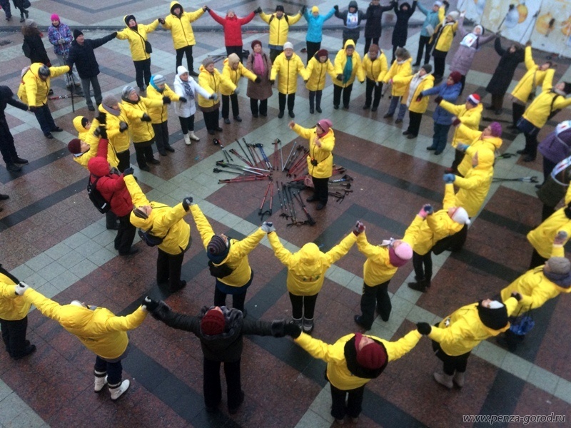 Жителей Пензы сегодня приглашают на занятия по скандинавской ходьбе